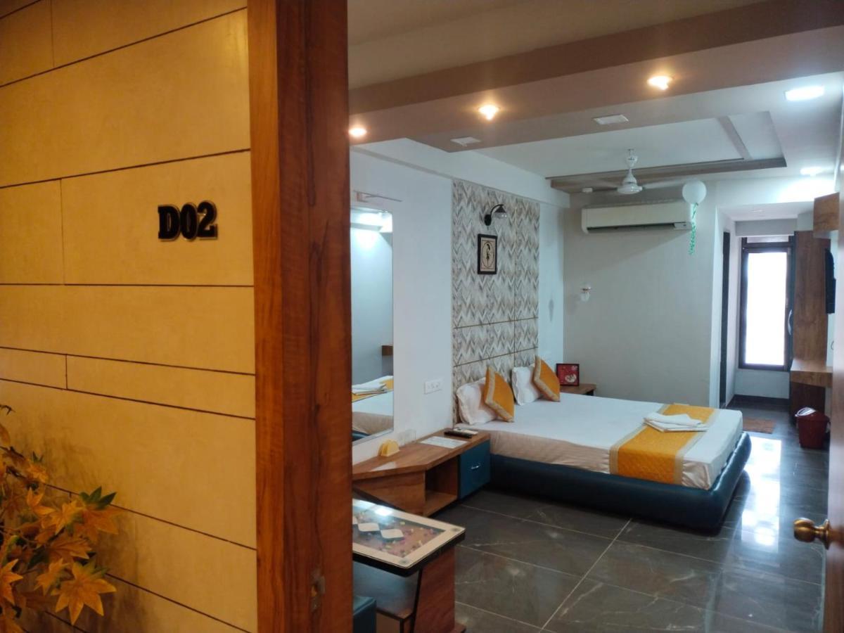 Hotel Dolphin Residency Pātan Exterior foto